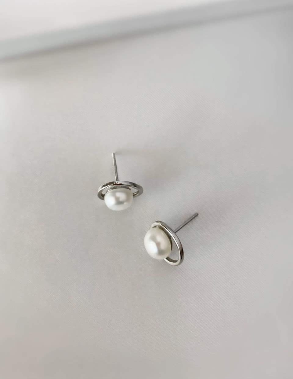 淡水パールリングピアス シルバー925 – 金属アレルギー対応の