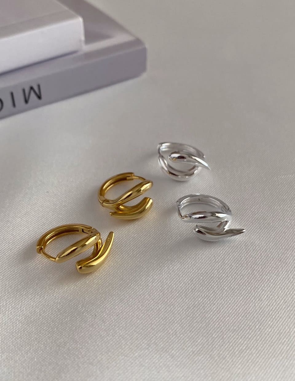 ニュアンスダブルピアス シルバー925