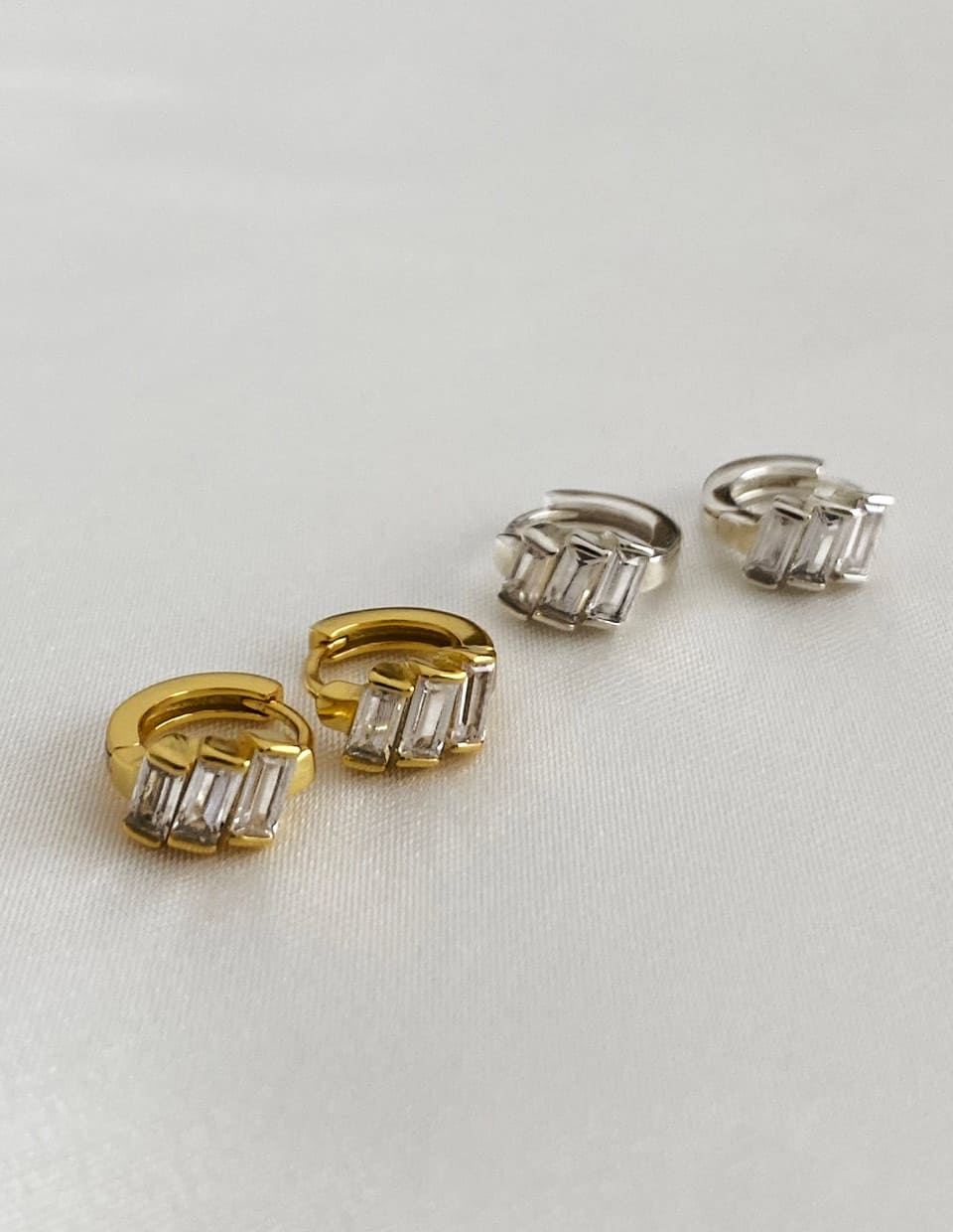 CZバゲットカットミニフープピアス シルバー925