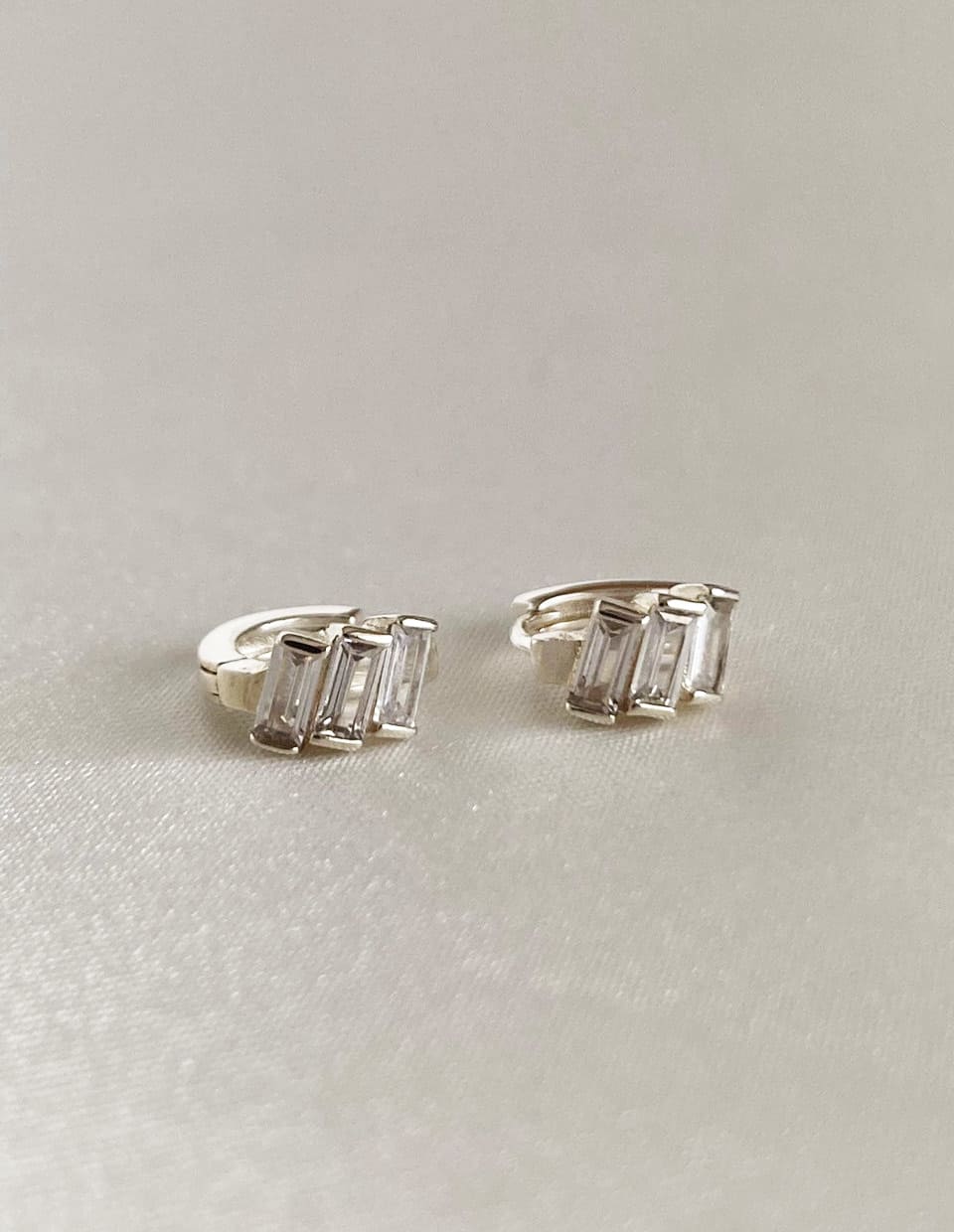 CZバゲットカットミニフープピアス シルバー925