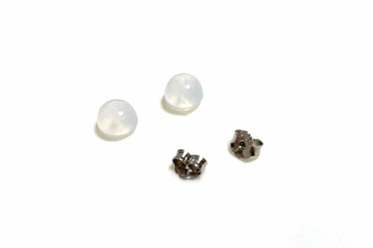 シリコンキャッチと金属キャッチ、どっちが良い？