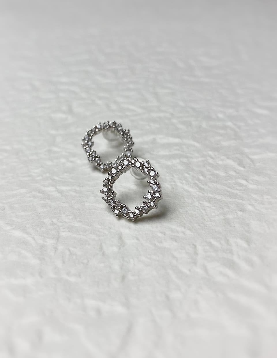 CZサークルピアス シルバー925 – 金属アレルギー対応の