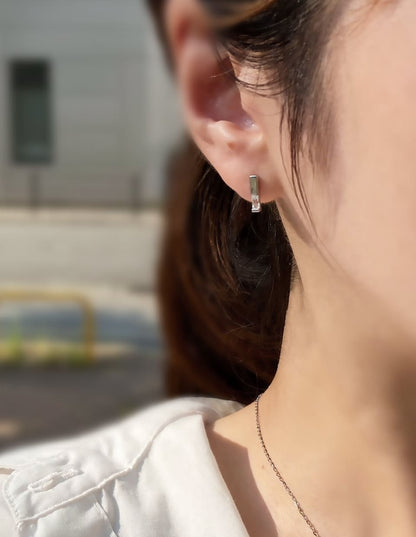 凛と煌めく CZスティックピアス mini SV925