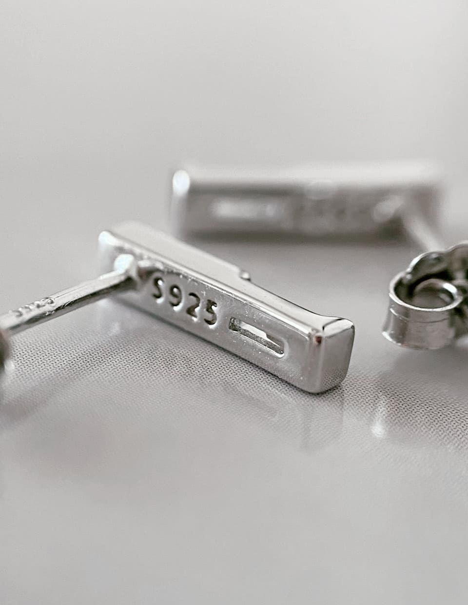 凛と煌めく CZスティックピアス mini SV925