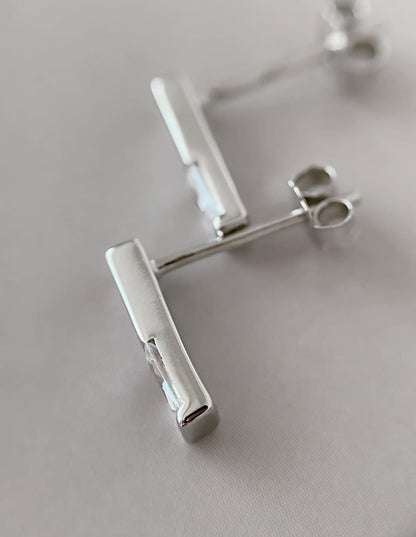 凛と煌めく CZスティックピアス mini SV925