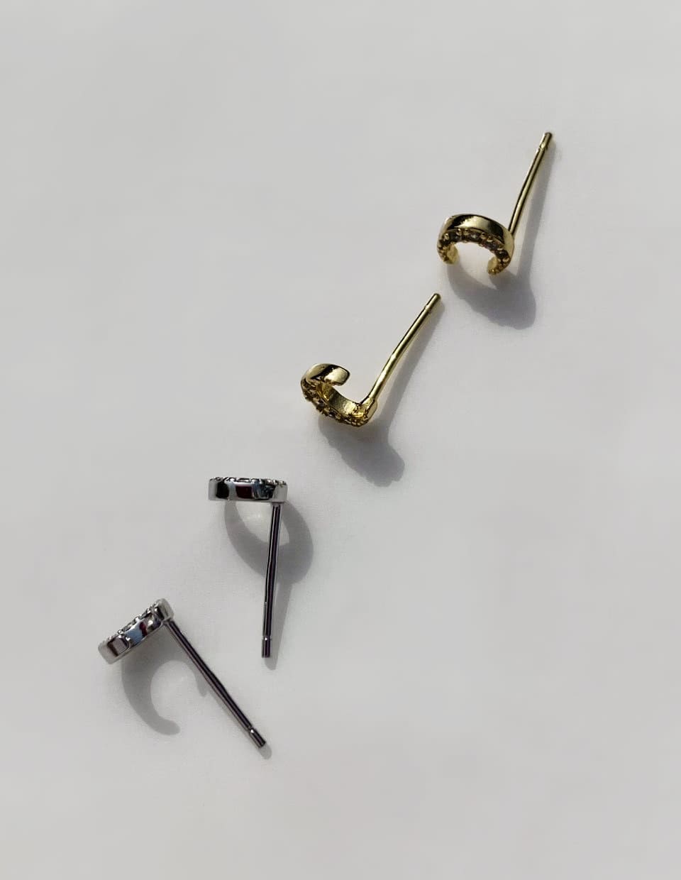 CZクレセントムーンminiピアス SV925｜金属アレルギー対応 月モチーフ