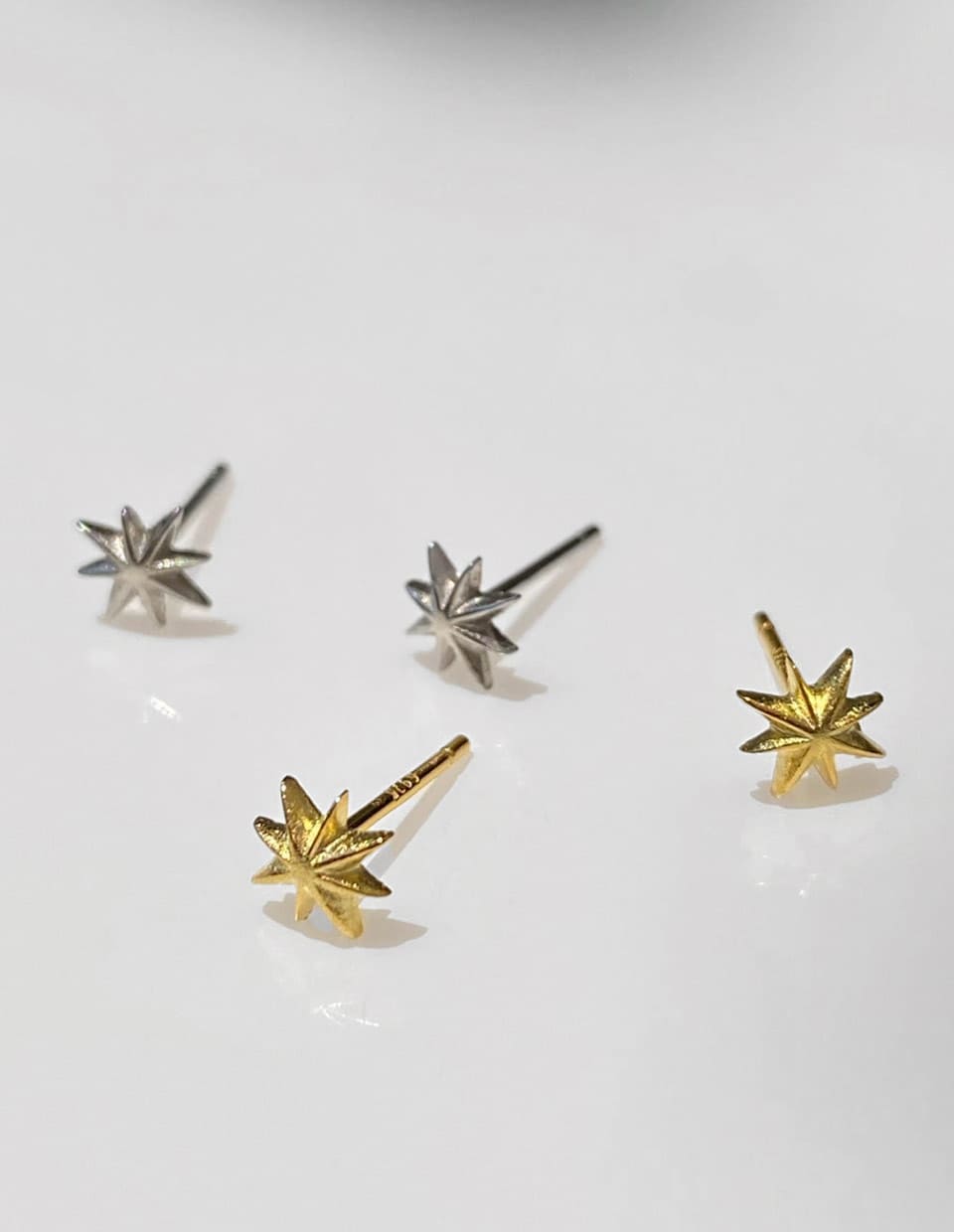 光が瞬く。ヒカリピアス SV925
