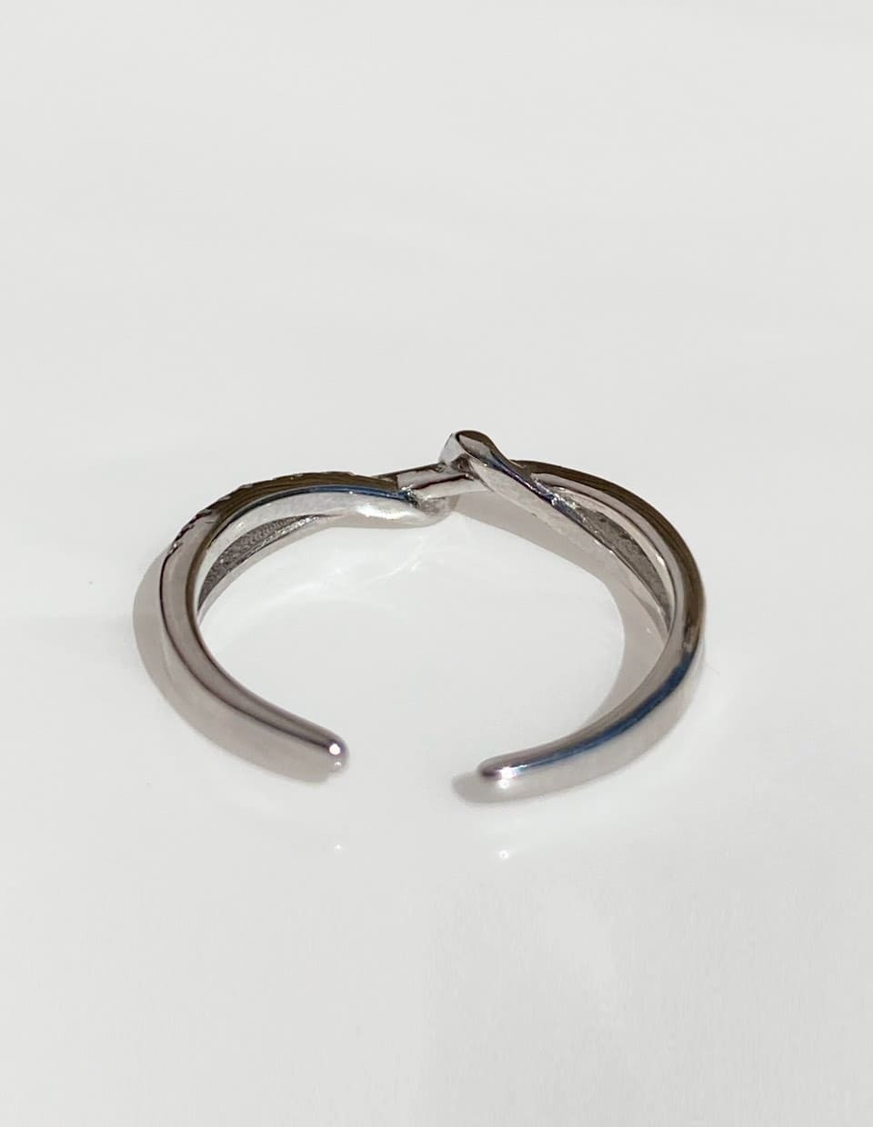CZノットリング SV925 – 金属アレルギー対応のアクセサリーブランド